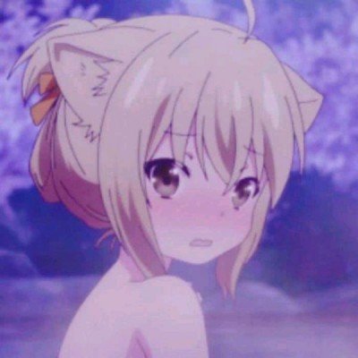 女子踹人前被保安关车门夹腿
